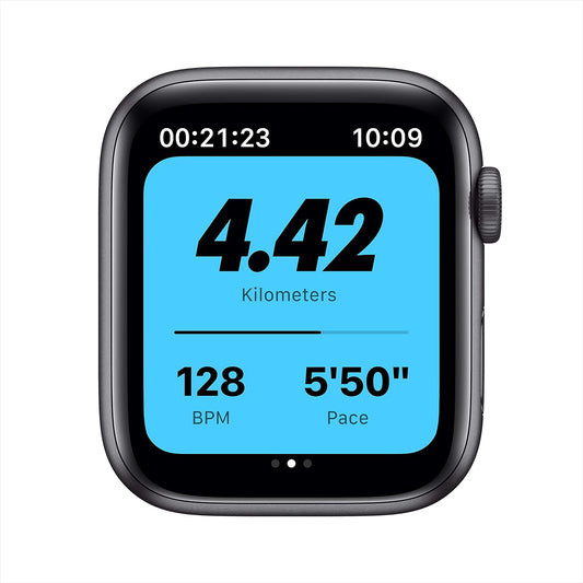 APPLE WATCH NIKE SE  SILVER ALUMINIUM CASE WITH PURE PLATINUM/BLACK NIKE SPORT BAND